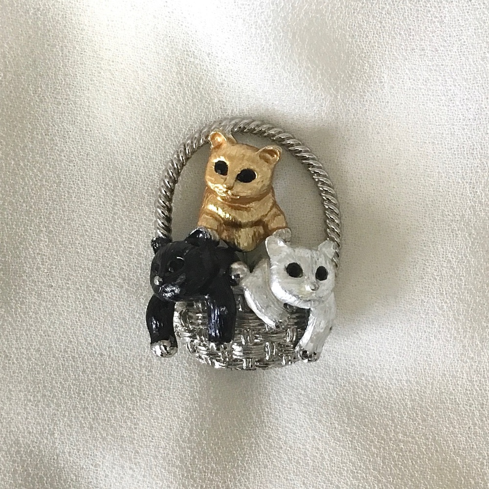 Vintage Three Kittens In A Basket Brooch